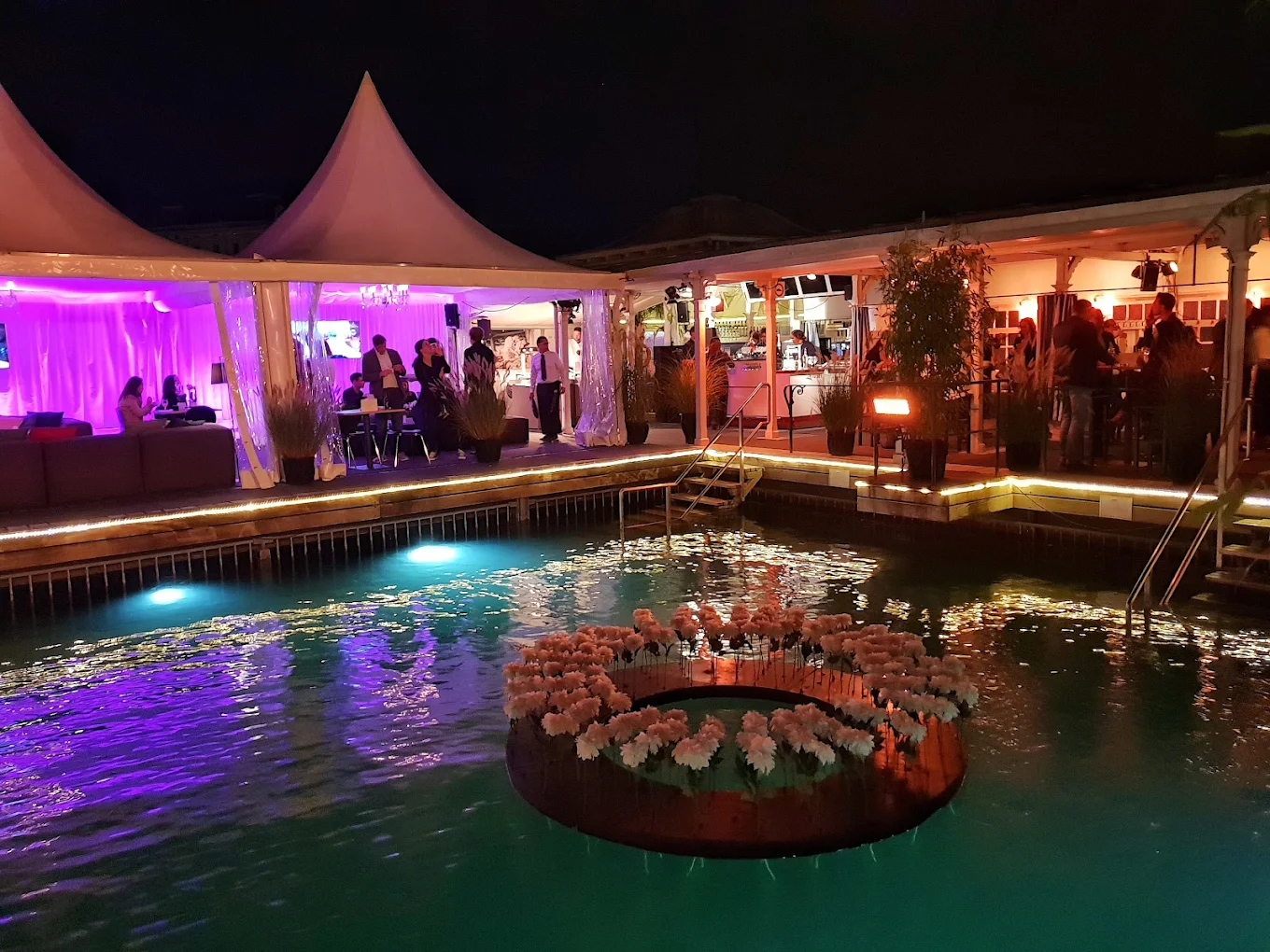 Barfussbar Zürich – Thursday Singles Event am Flussufer