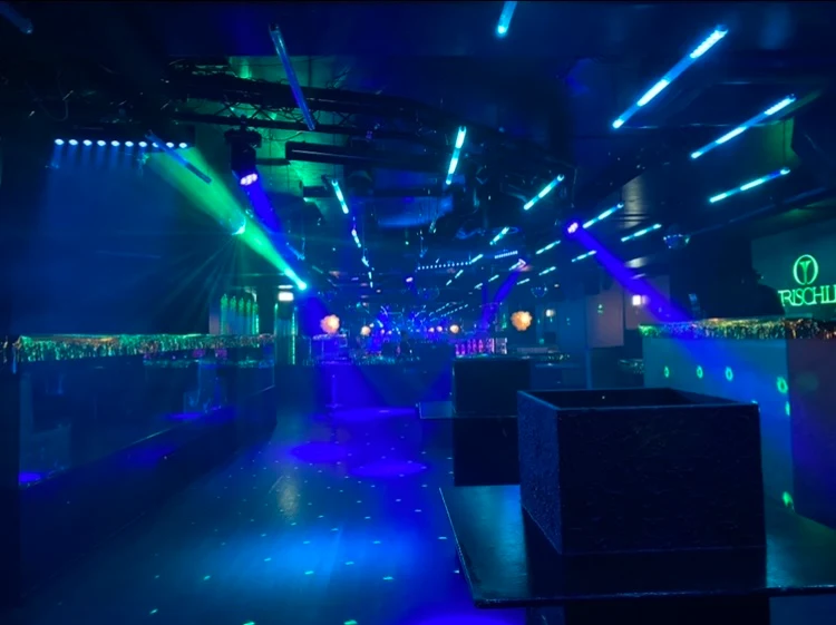 Trischli Club St. Gallen – Gäste tanzen im Club